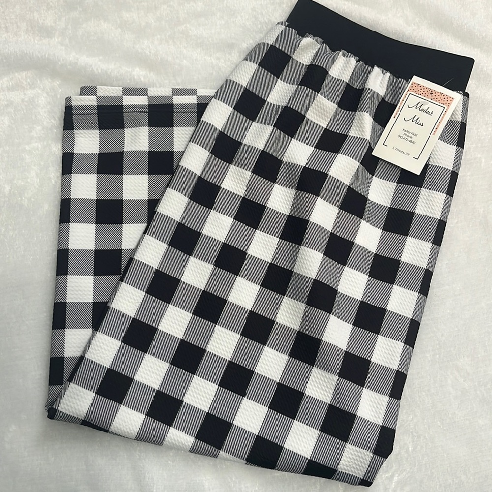 - Custom skirt.